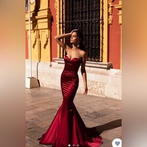 NWT Alamour The Label Emely Wine Red Gown Formal Mermaid Strapless Maxi XS US 2